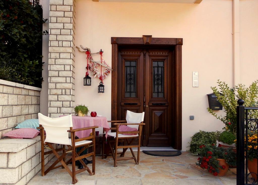 Valentini Guesthouse Karpenísion Exteriör bild