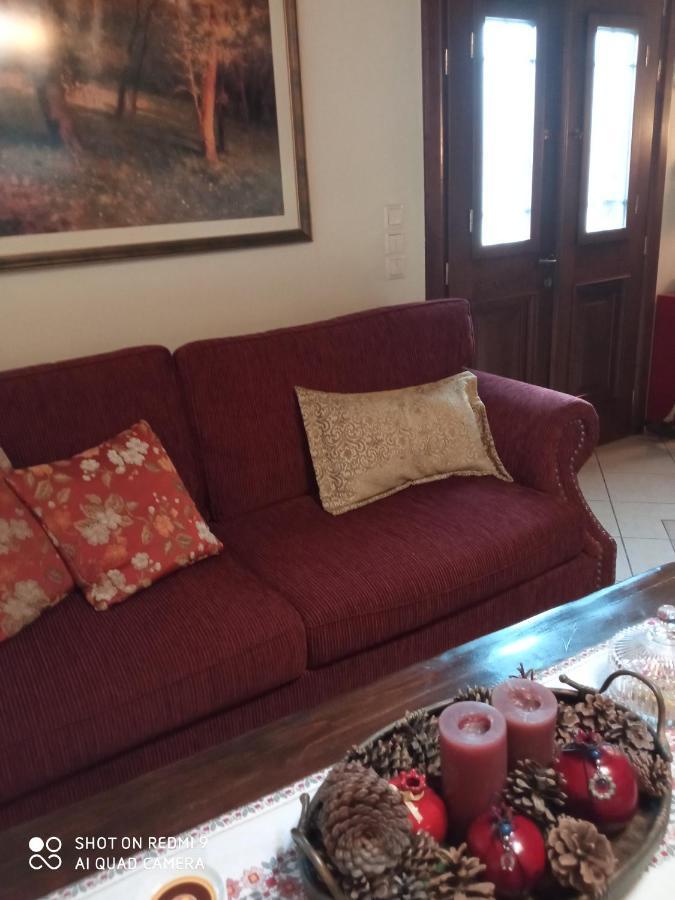 Valentini Guesthouse Karpenísion Exteriör bild