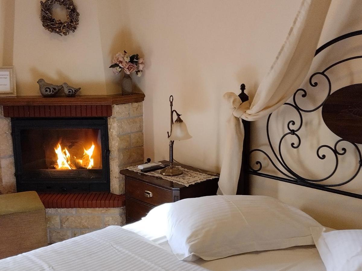Valentini Guesthouse Karpenísion Exteriör bild
