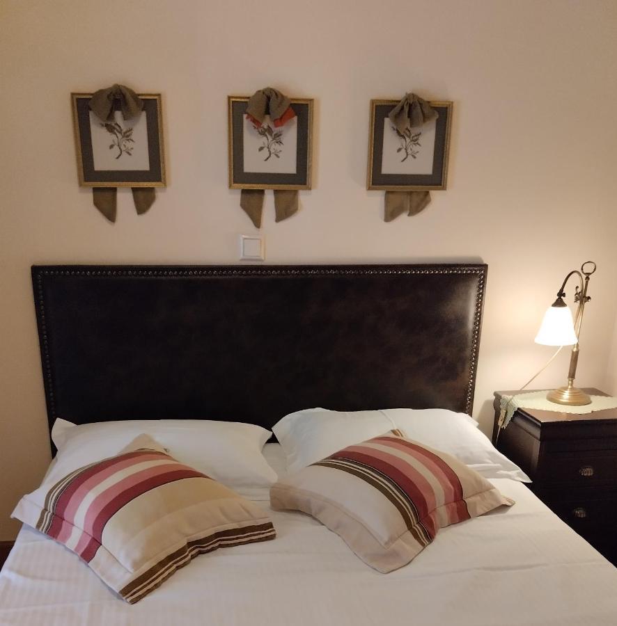 Valentini Guesthouse Karpenísion Exteriör bild