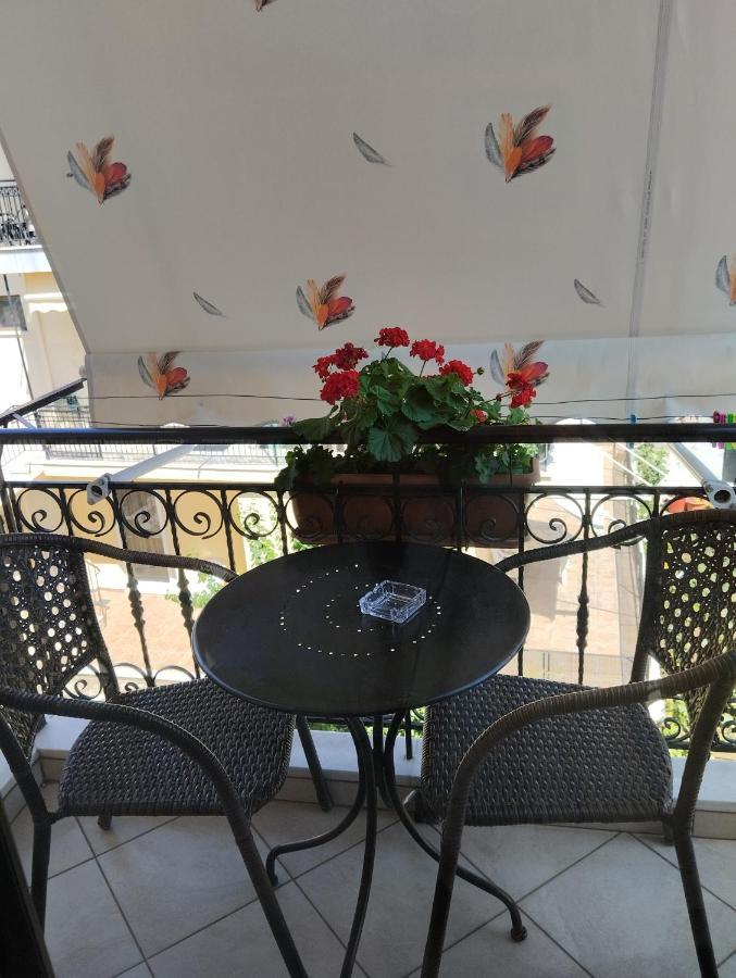 Valentini Guesthouse Karpenísion Exteriör bild