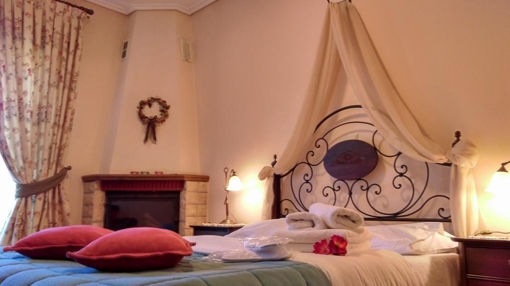 Valentini Guesthouse Karpenísion Exteriör bild