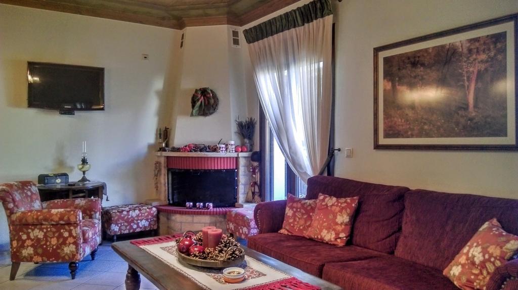 Valentini Guesthouse Karpenísion Exteriör bild